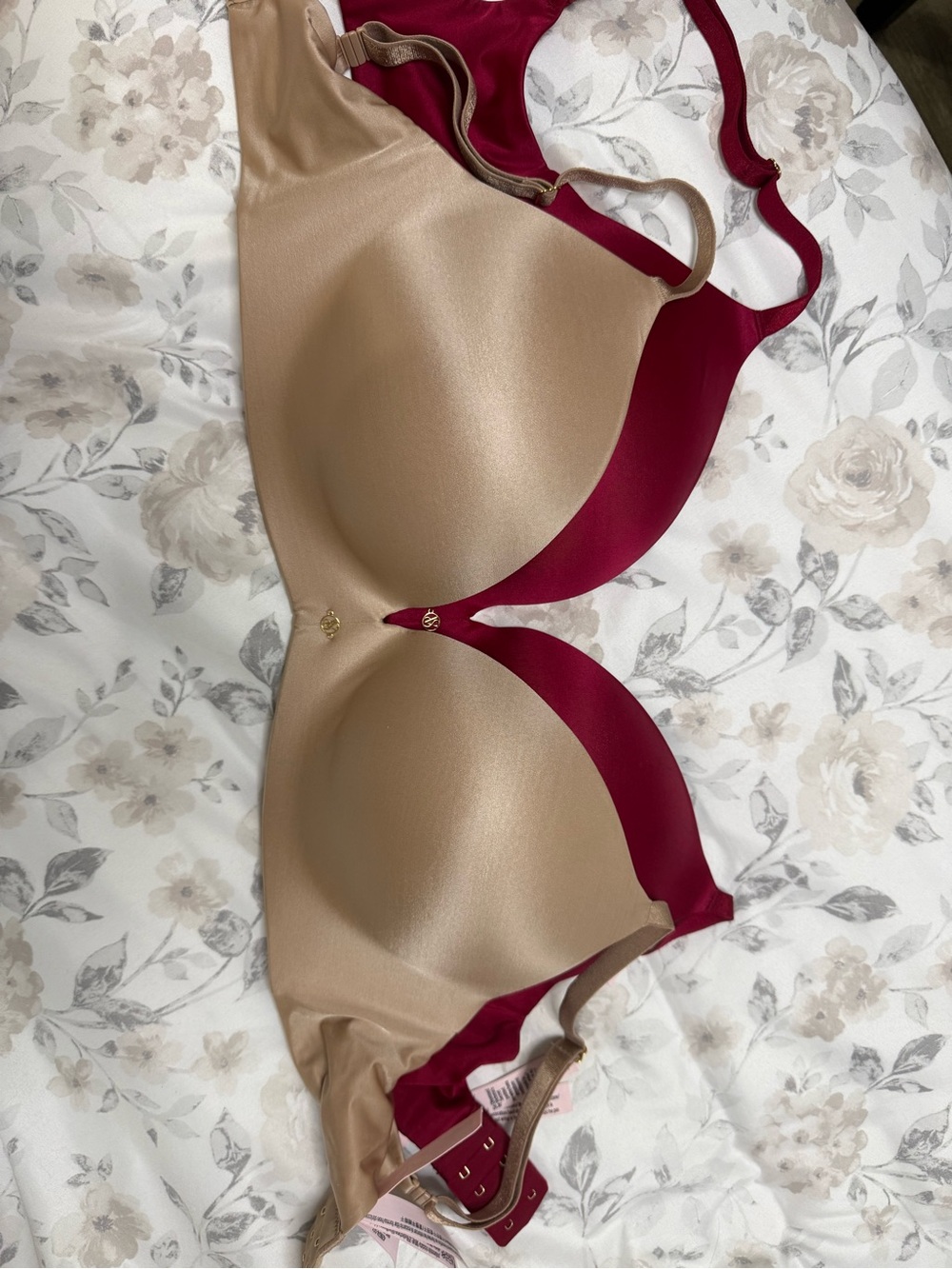 Set of 2 Victoria’s Secret So Obsessed Smooth Wireless Push-Up Bra Beige and Red